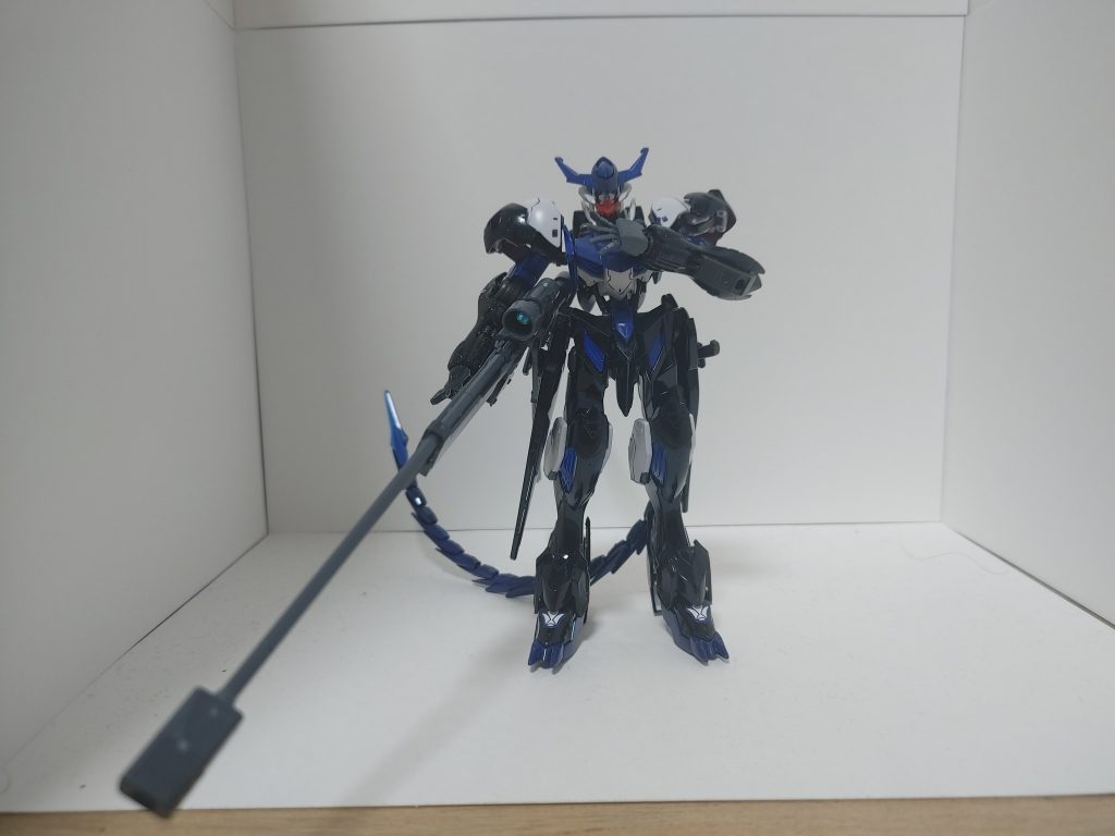 スナイパーを装備した姿です。ガンダムベース用を使い、火力型で作りました。