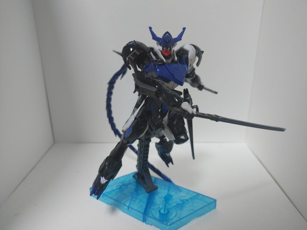 太刀を装備した姿です。原作と同じく２つ装備しました。