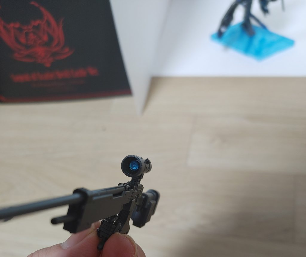 スナイパーのレンズは宝石シールを使いました。