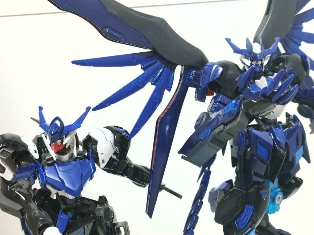 イブリスと一緒 お腹方をよく見るとイブリスト同じクリアパーツが付いてます。これで、ケミストリシステムを使い互いに共鳴します。アヌラールも暴走の時は早いのでルプスで決めました。