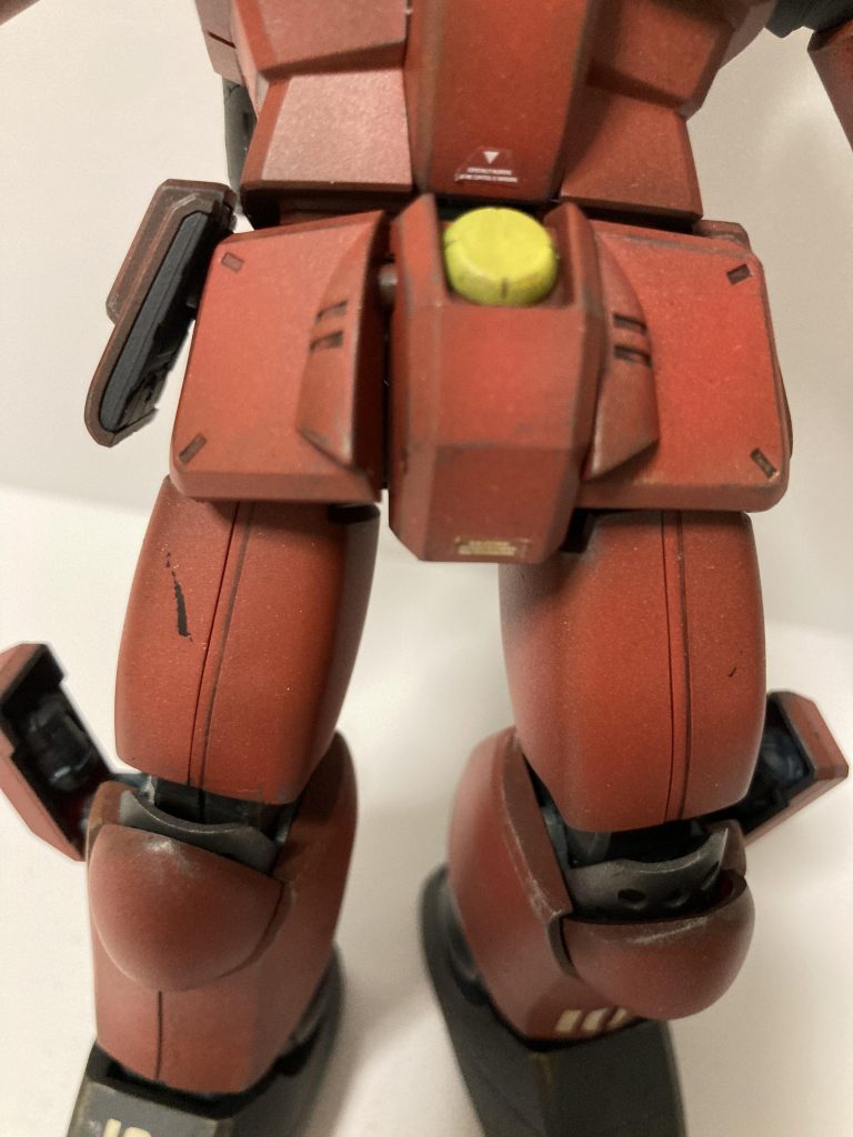 塗装後ポーズをとっていて、ふとももの塗装が剥がれました。。。うかつだったですが、水性だから弱いのでしょうか。。その後補修して上の写真を撮りました。ご覧いただきありがとうございました!