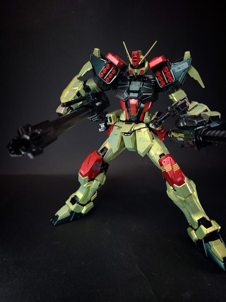 94mm高エネルギー収束火線ライフル左腰アームに接続される大型ビームライフル。他の系列機に比べ大口径、高出力を誇り、当時の戦艦の主砲をも上回る火力を持つ。対装甲散弾砲350mmガンランチャーを前に、94mm高エネルギー収束火線ライフルを後に連結した形態。一度に無数の弾を撃ち出し、複数の敵に打撃を与える、対艦・対MS(MA)用のショットガンのようなもの。連結モード時の制約として砲身への負担が大きいため、連続射撃は不可能となっている。