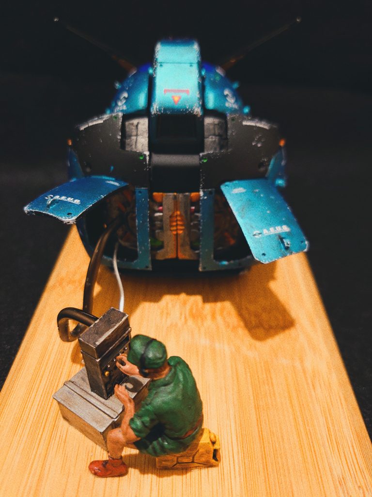 「指示標識」「案内標識」の応用で、視認性を上げるため、初めて汚しを青地に「白」で行いました！(´^∀^｀)これが！なかなかよかったε-(´∀｀*)ホッ視認性が上がったかは不明(*´’Д’):;*:;ｶﾊｯ