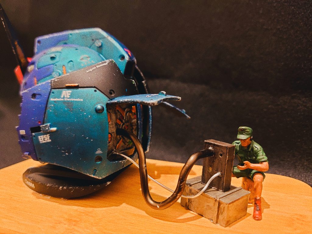 久しぶりに配線繋いでみたら、穴の大きさ間違えて、おじさんの機械穴だらけ笑😃