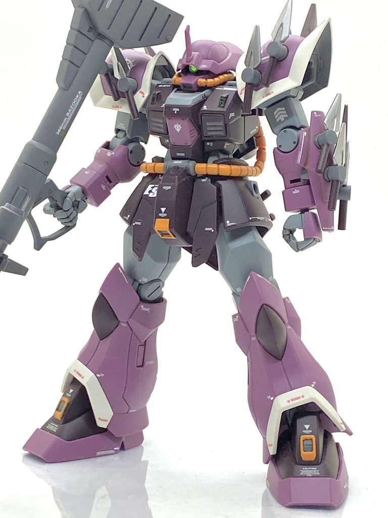 ヒート・ダートの成型色はグレーで味気ないと思い、派手なメッキシルバーにしました。ヒートという通り灼熱化するのでオレンジ色になり、クリアーパーツまで付いているのでメッキ調じゃない気もしますが・・・ですがカッコ良く派手な色にして正解だと思いました。