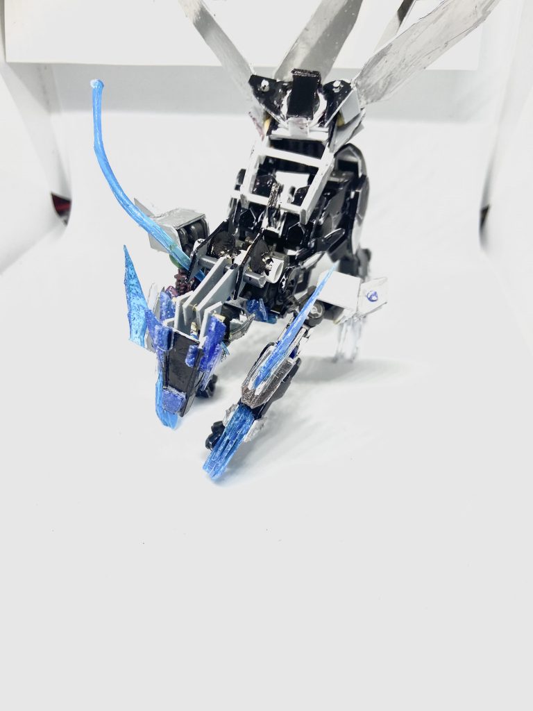 本機は新たに獣化変形を可能としている一応はオオカミをモチーフにしていますがあまりそれっぽく見えませんでした。