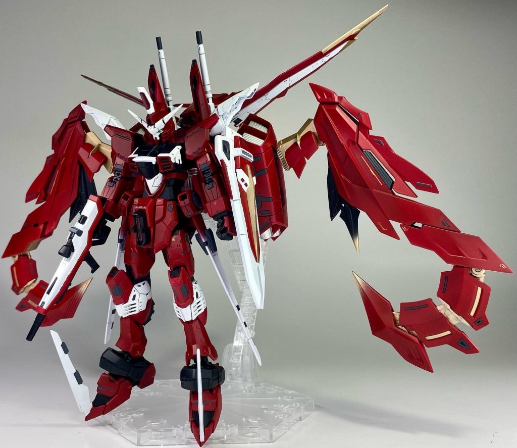 カラーリングはガイアカラーのローズディープレッドをベースにアルティメットホワイト、ブラック、ブライトゴールド、メカサフスーパーヘヴィ。ローズディープレッドの下地はピンクサフです。