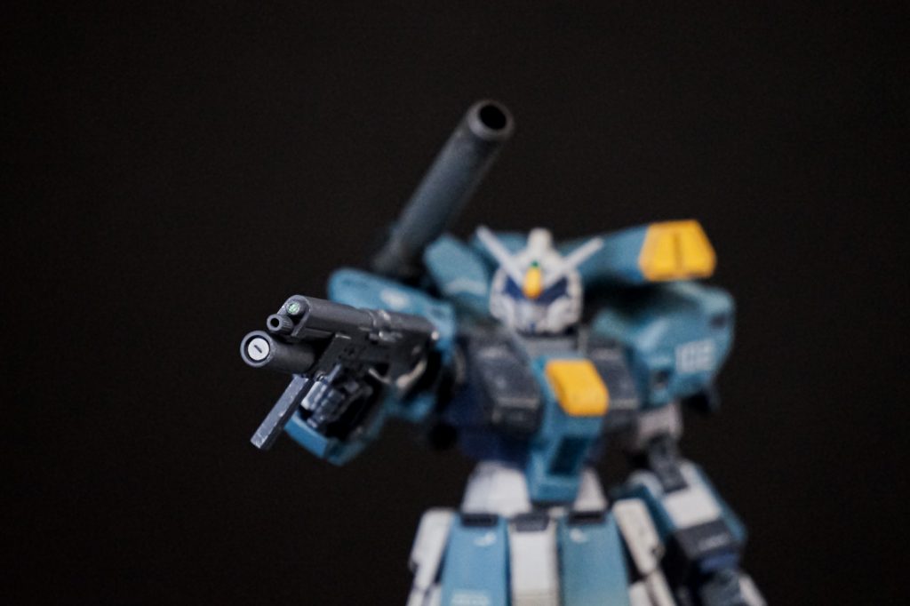 ドムトローペン付属のマシンガンに、グレネードを追加しました。形状がデュエルのビームライフルによく似ていると思います。【鹵獲機の解析を進めるジオン兵達であったが、現地の設備ではエネルギーCAPの解析も補充も難しく、扱い慣れた自軍の装備を使用することとなった。】