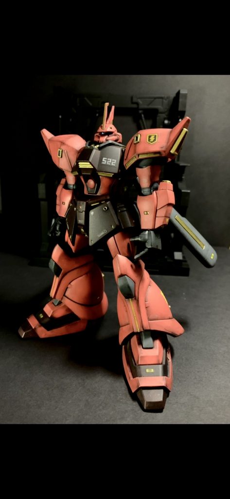 まずは脛とアンテナ部分。DAISOで見つけた、ネイル用のゴールドテープ。そしてウエスト部分にはつぶし玉をセット。コスト低く抑えてアクセント付けられたかな？と思ってます。