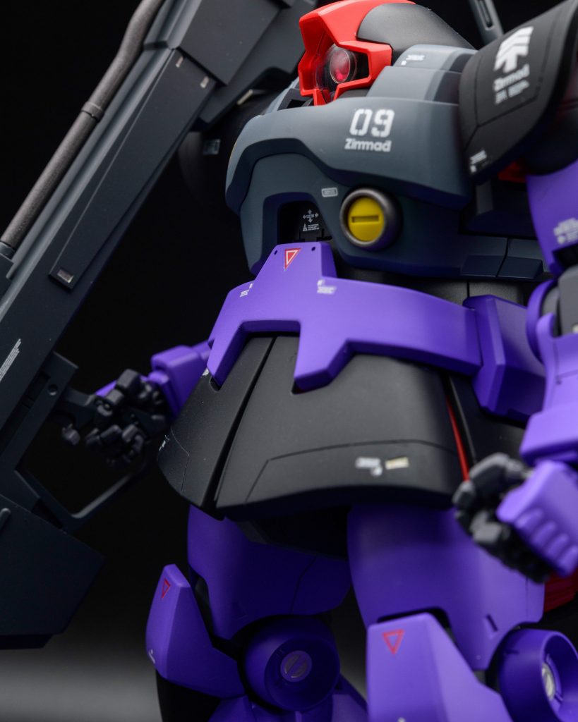 スカートや肩にスジボリを追加しましたがイマイチかな。プレーンに仕上げた方が良かったかなと少し後悔。