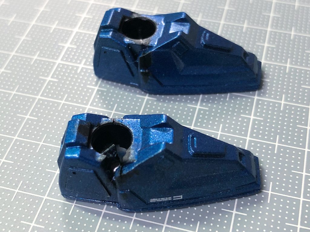 ペイントリムーバーの惨劇。(笑)ペイントリムーバー使用後、中性洗剤で洗浄し流水に晒し乾燥させたのですが軸受けに残っていたようで塗装したらドロドロとしたものが…(汗)