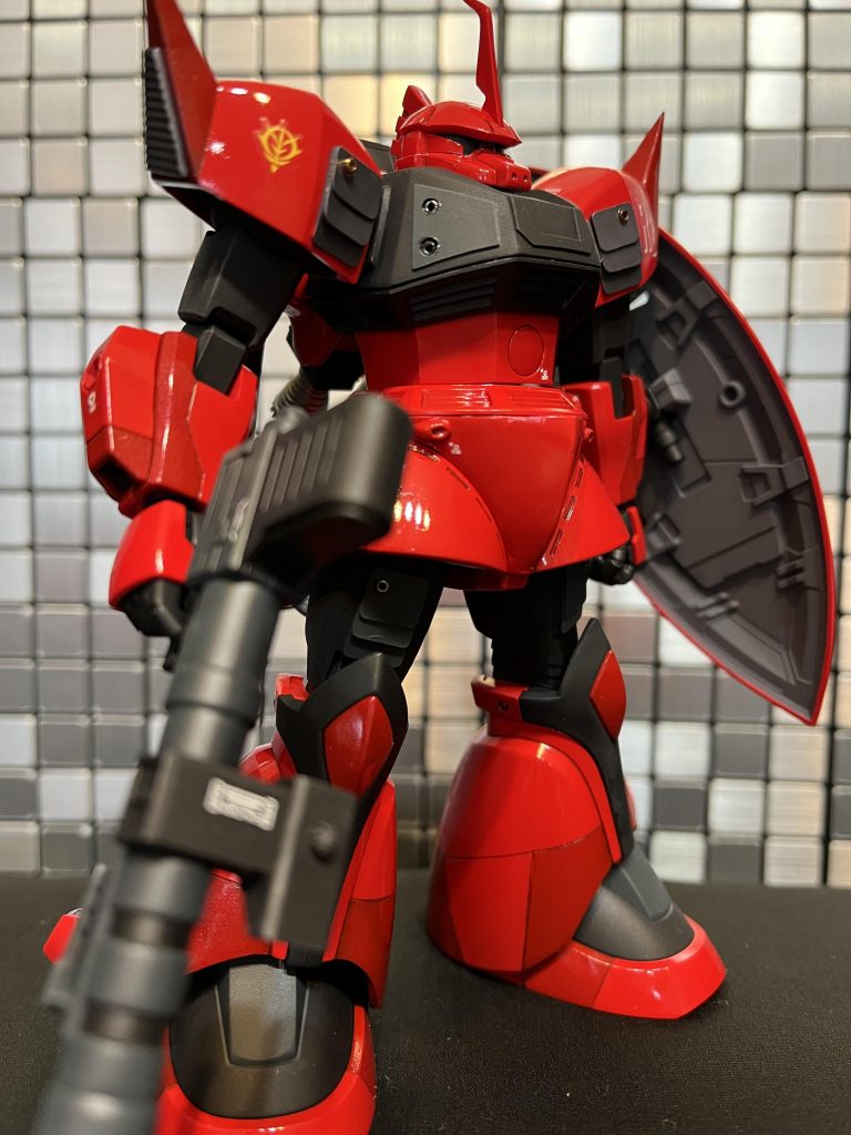 基本は赤&黒ツートンカラー何ですが、シンプル過ぎるキットなのでイタリアンレッド、メタルレッド&艶消し黒、自衛隊グレー　で塗装してみました。サフもピンクと黒で明暗をくっきりと。