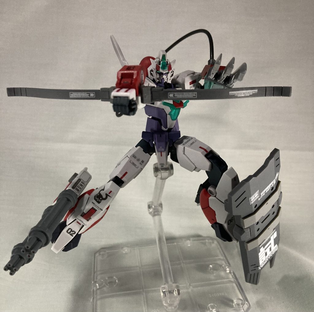 テストコアガンダムⅡ:フルウェポン各部武装をすべて装備した形態、タンクと本体のエネルギー消費スピードがかなり速く、短時間運用が前提の早期決着仕様