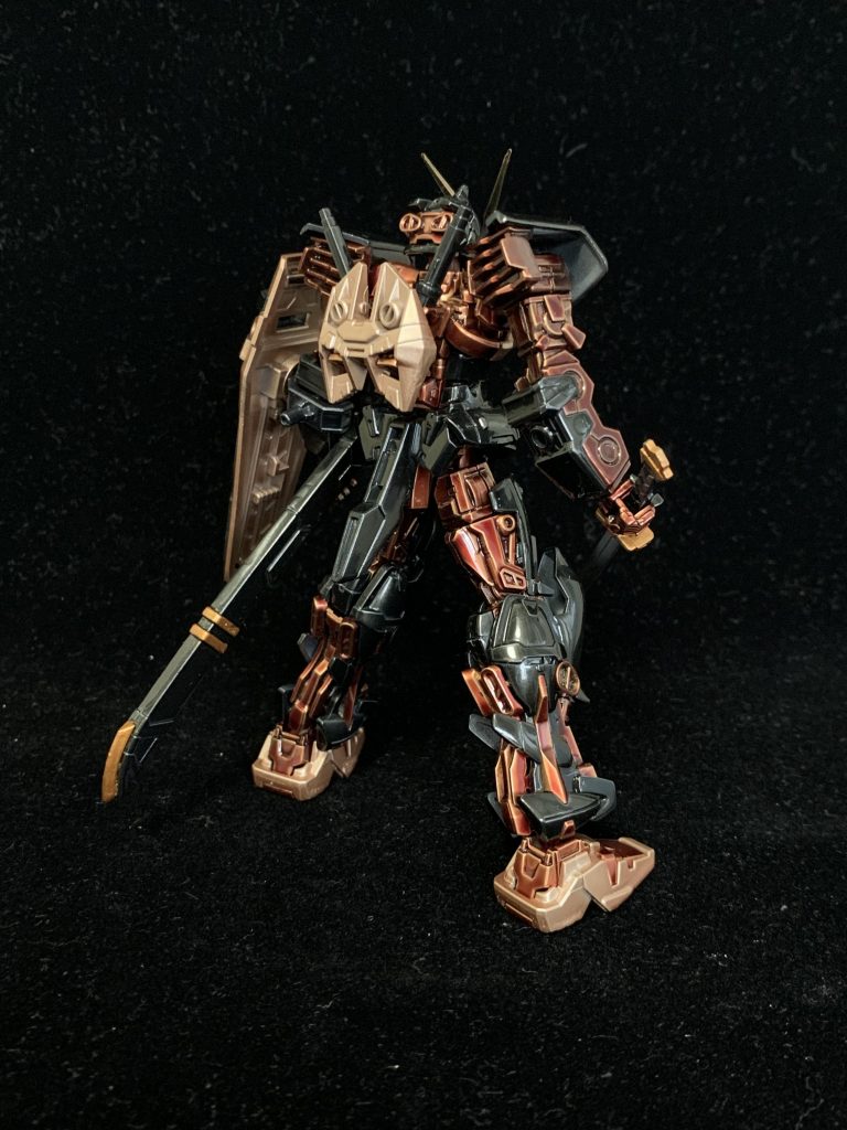 ちなみにガーベラストレートの鍔と鞘の一部はシタデルカラーを使用、カメラアイも目立たないですが、ガンダムマーカーのアイグリーンで手塗りで塗り分けてます。