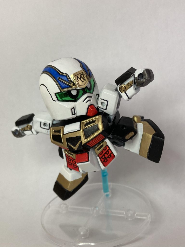 今回、足の可動は良くできたと思います。横にも大きく広がります。