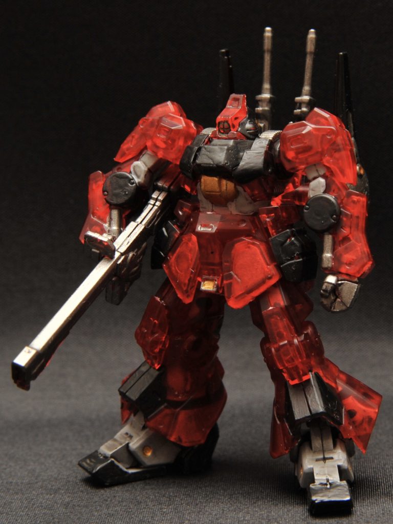 フロントビュー1。ホント合わせ目がパックリですな。