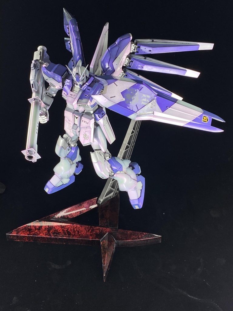 紫はガイアノーツさんのパープルバイオレットとラベンダーの混色でブラックの上からグラデーションしてます。デュオクロムBVというパールで塗装してます。