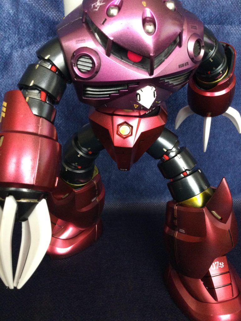 下地に、「ガイア ブラック」→「ガイアスターブライトジュラルミン」を、塗って 上半身は「クレオス クリアーピンク」下半身は「クレオスクリアールージュ」で手足は「タミヤ メタリックブラック」にしてみました‼︎最後にトップコート「光沢」を全体に吹きました‼︎