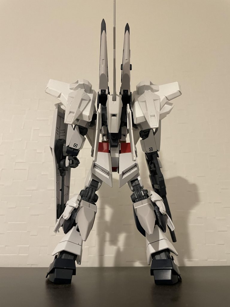 ロールアウト時のペーネロペー風にファンネルミサイルのかわりにフィンファンネルを二機搭載MSにフライトユニットを搭載するためにνガンダムを素体とするプランが始動していたものの、νガンダムとアムロが行方不明になったことでデータのみしか存在しない機体という設定。