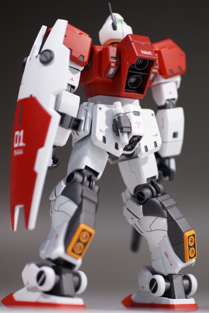 一部バーニアにメタルパーツを使用。インターセプトのサーベルラックをオリジナルで付けています。