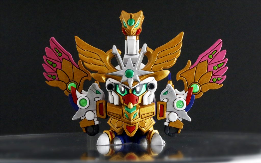 1996年発売のミニプラモ「頑駄無大将軍コレクション」より、飛駆鳥大将軍です。高さは約6cm。小さなサイズでありながら、飛駆鳥の絢爛豪華な感じがちゃんと再現されていて美しい……!