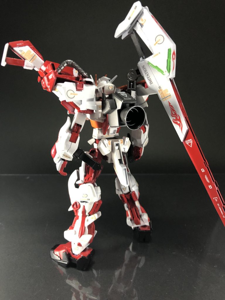 見た目はかなりソードストライクに寄せれたと思います。クローもホントは装備させたかったのですがいかんせんつける場所がなくてですね…