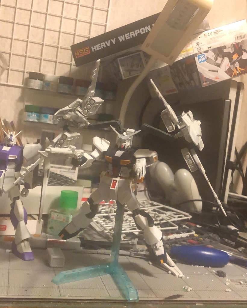 全武装フルバーストモードバインダー部ミサイルランチャー、高出力メガ粒子砲、ビームライフル×2を使い、敵を殲滅する