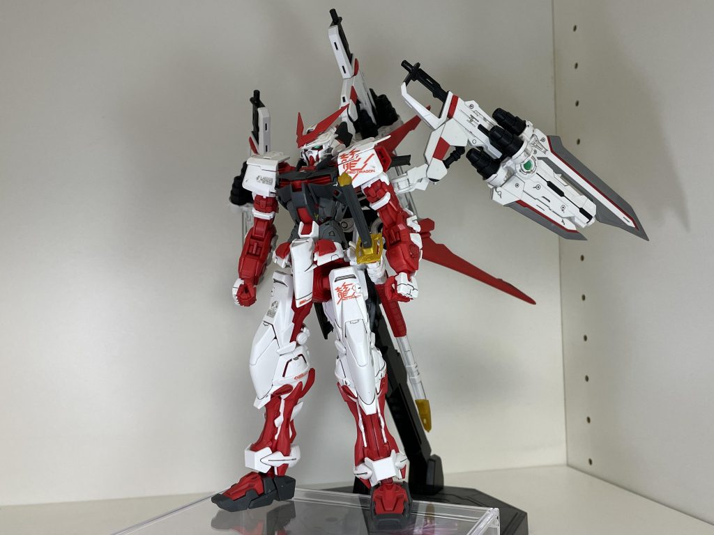 素組に艶消しと墨入れ塗装だけで簡単に組んでしまいましたが、このカッコ良さと大ボリュームの3機のカレトヴルッフ。いやぁたまりませんな。