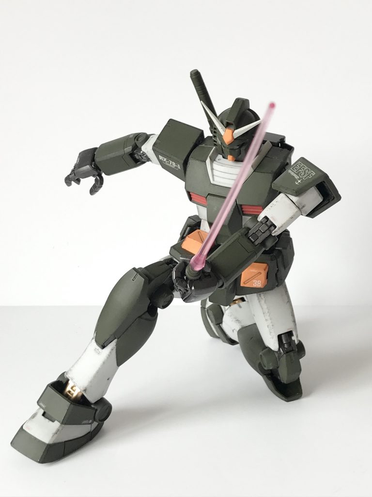 中のRX-78-1はガンダムver2なので、このポーズも思いのままです。