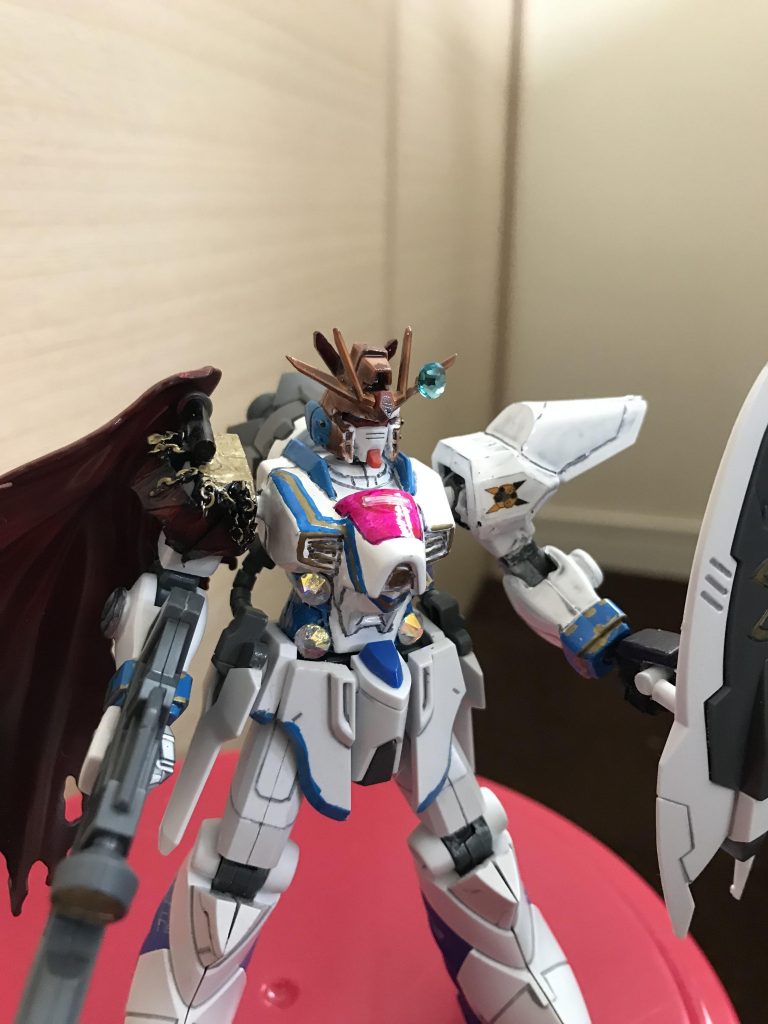 盾を手で持っているのでこんな持ち方もできる