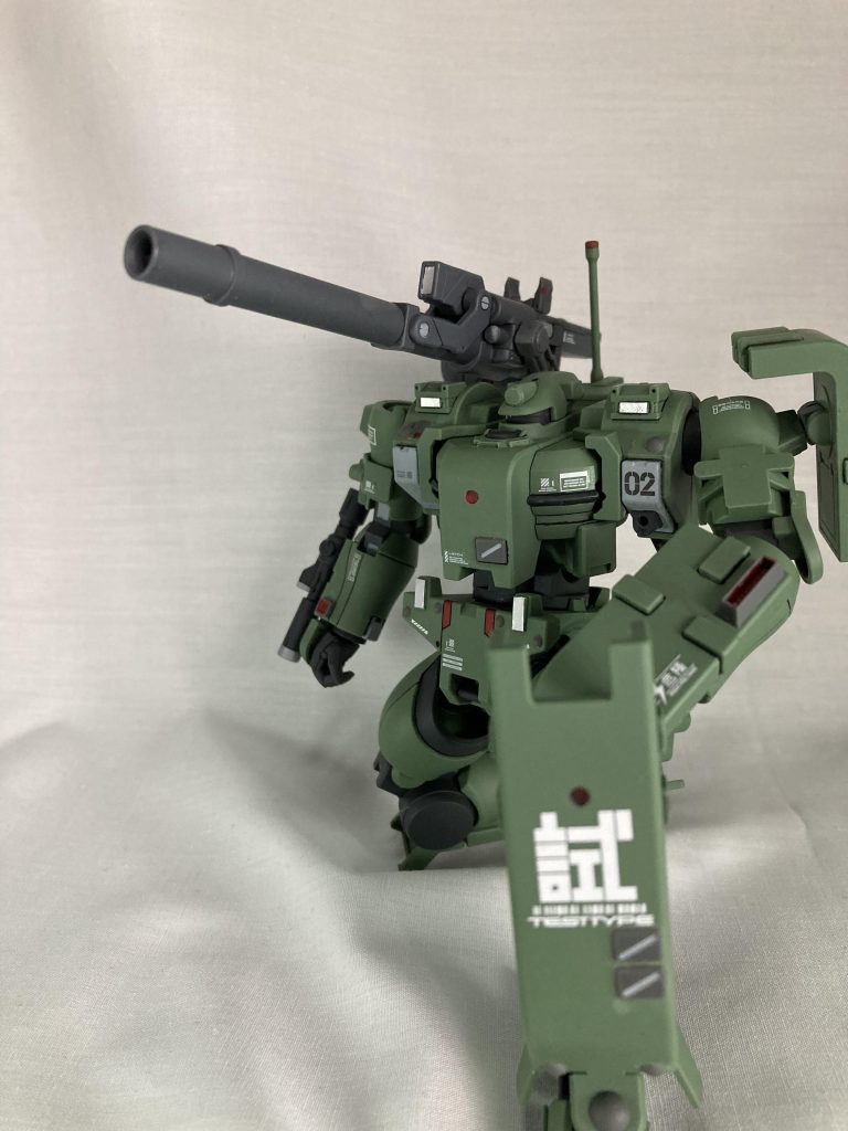 今回の主役である武装の大型キャノン砲です、ゴツい機体にデカい大砲…ロマンと合理性の両方があっていいですよね