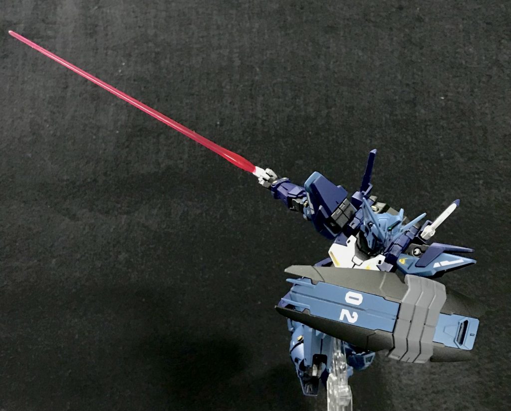 ビームサーベルの柄は胸部装甲と一緒で白にしました😌 胸部装甲は、もともと黄色なんですが胸ダクトも黄色でなんだかメリハリが無いなと感じたので白にしました☝