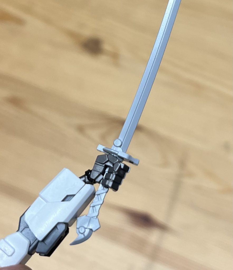 刀をまっすぐ構えるために手首を加工しています。手首カバーは必須ですね