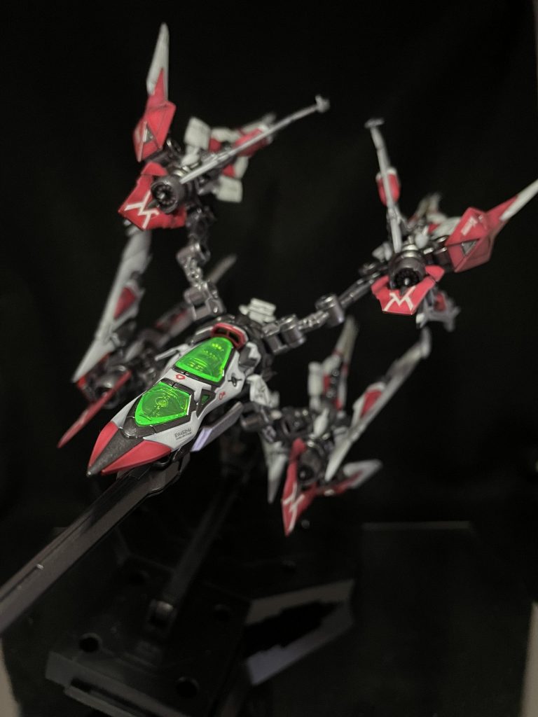 マニューバストライカー単体仮組みした際に色が単調に感じたので一部色を変更しています(この写真では見にくいです)