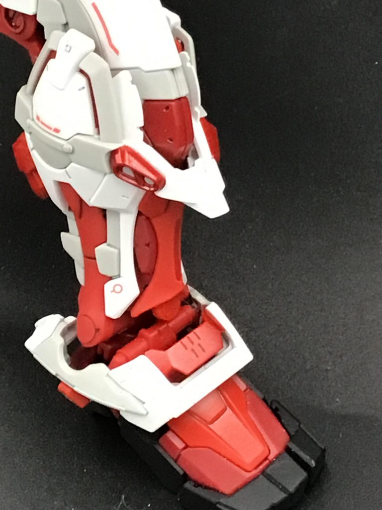 一部の赤い部分もメタルレッドで塗って光沢仕上げしてますが、アップにしないと分かりづらくなっちゃいましたねw