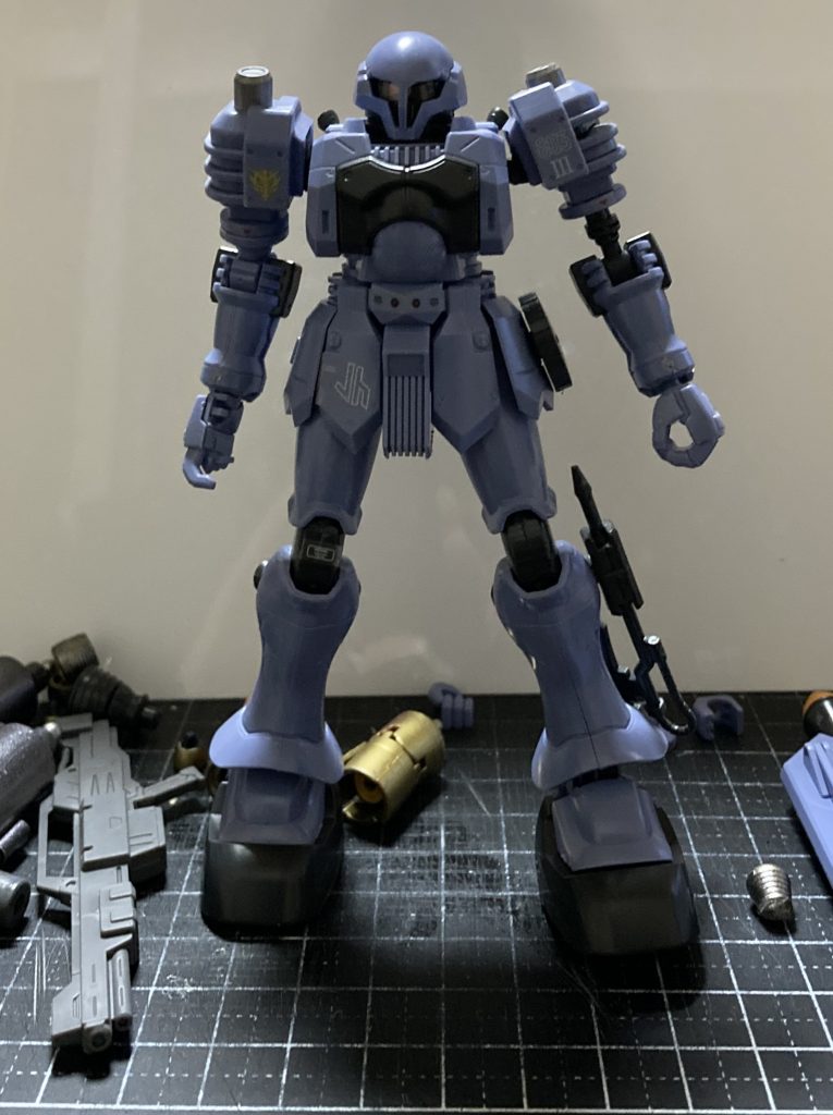 ジャンク品売られた方が丁寧に作られた素組みでしたのでゲート処理など気持ち程度の作業でした。また比較的新しいプラモなんでパーツポロリなど皆無な優秀キットですね！