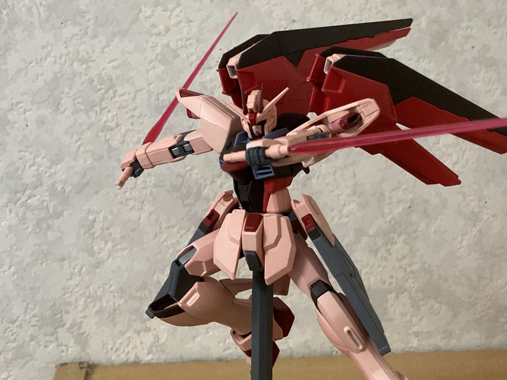 例のポーズをフリーダムルージュでもやってみました