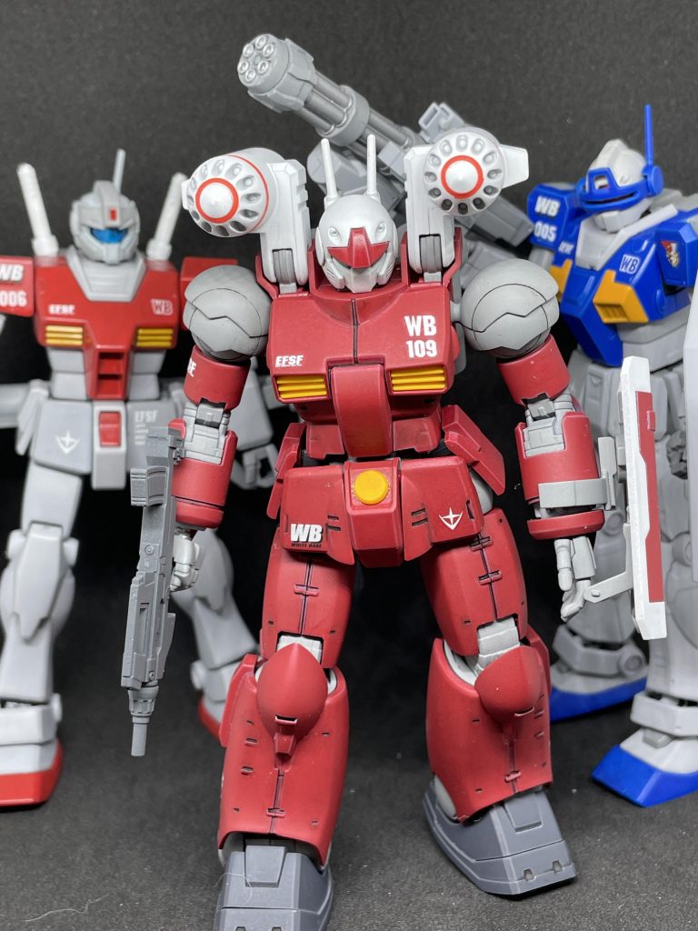 ま、なんとか形になって良かったねーなんて。腕、脚、シールド、武器はガンキャノン最初期型から。上から急に配備しろなんて言われても、パーツ足りてねーよ、とりあえず有り合わせでなんとか補給部隊がそんな愚痴をこぼしてたとかなんとか。