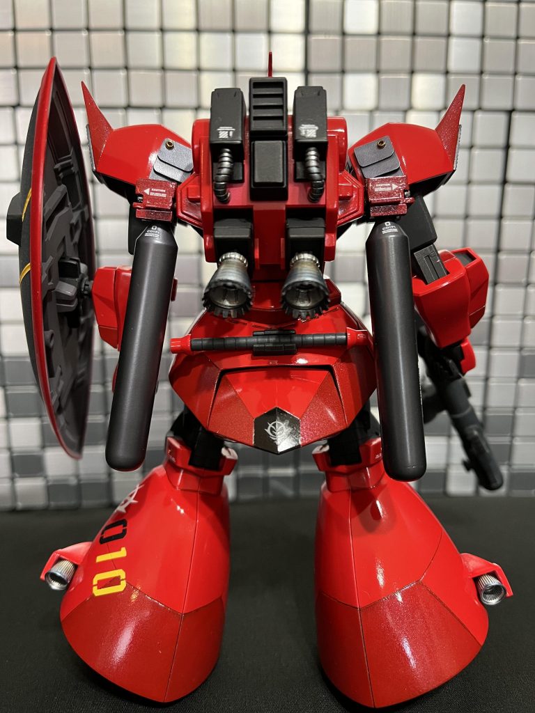 高起動ランドセルも淋しかったので、大型バーニア　プロペラントタンク　プロペラントタンクの基部（プラ板スクラッチ）をとりつけました。リヤスカートはスジ彫、一部切断して可動する感じに。