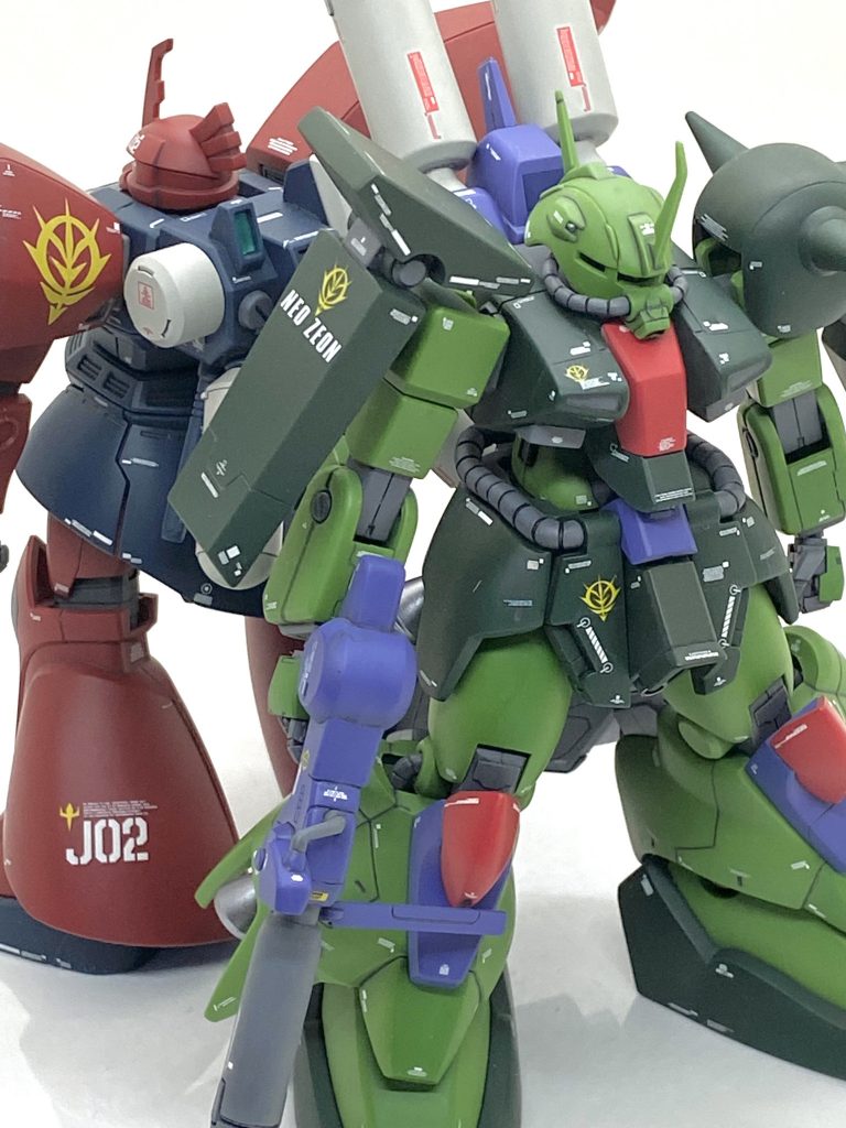 最後にリゲルグと。この二機を並べたい為にザクⅢ改を制作したので自分的には大満足しています。ZZに出て来ました第一次ネオジオン戦争時のMSは大好きなのでライバル的なドーベンウルフも作りたいのですが・・・やはり同スケールのクイン・マンサやゲーマルク、量産型キュベレイのHGUC化は是非とも出して欲しいです。