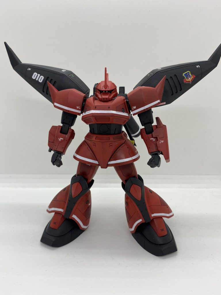 ベースが古いキットなので太腿延長や肩部装甲の形状変更など手を加えています