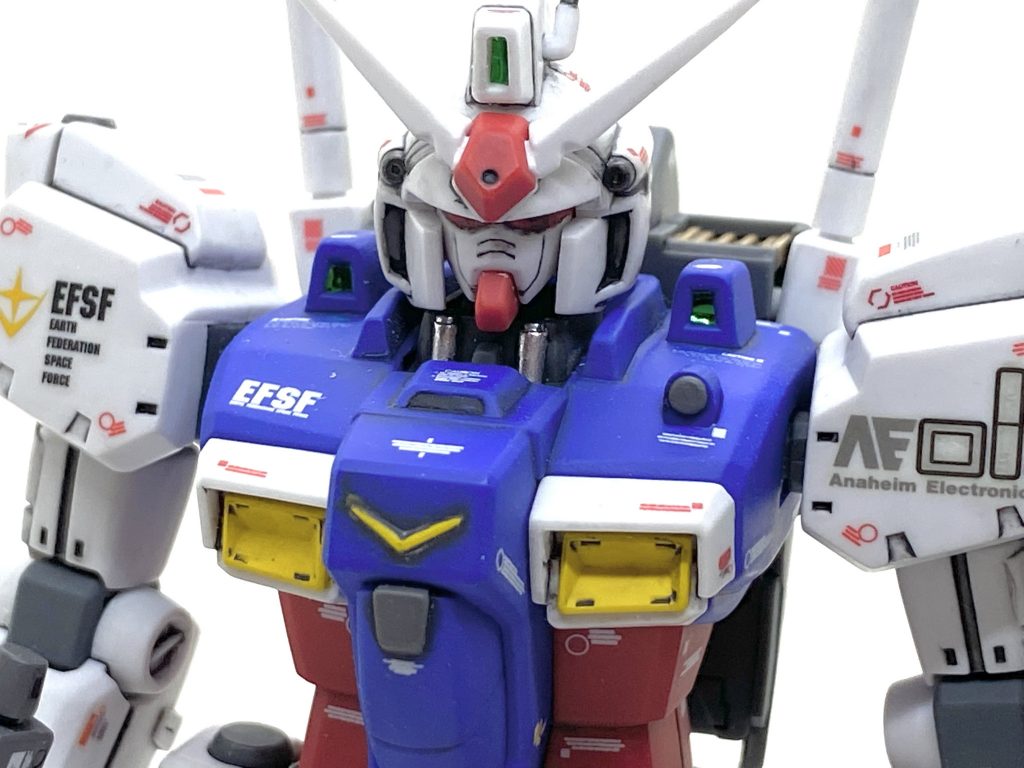 デカールはHGUCユニコーン用や地球連邦軍MS用1、RGのGP01用をメインに市販のデカールも満遍なく貼りカトキ風を目指しました。GP01は試作機中の試作機なのでそれを踏まえて細かい箇所まで貼っています。