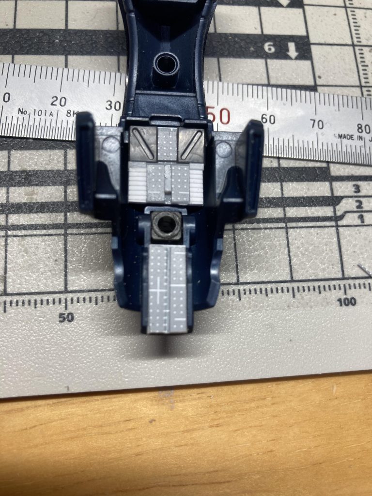 ウェポンユニットの裏面、ほぼ見えませんが少しだけ手を入れました。