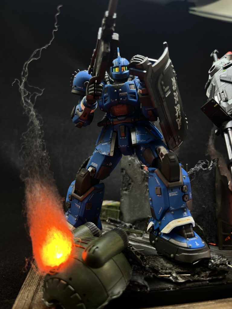 前作ブグも友情出演です。下からのアングル、結構いい感じじゃないですか?ブグは08小隊には出てきてないみたいですが、同じ系譜のMSということで、ブグを作っている時からこの2体は一緒に飾ろうと決めてました。