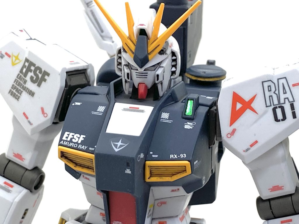 デカールはガンダムデカールの逆襲のシャア 地球連邦軍MS用やユニコーンガンダム用、RGνガンダム ダブルフィンファンネル拡張ユニット用、旧MG付属のガンダムデカールやガンダムデカールDX02 機動戦士ガンダムUC MS用当など様々な市販のデカールを使い、MG ver.kaやRGの説明書を参考に相当数貼ってver.ka風にしました。