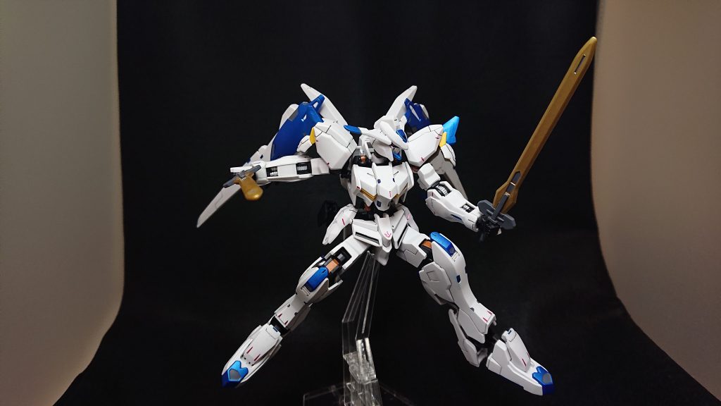 メインカラーがホワイトとライトメタリックブルーだったので、フレームをダークマイカブルーにしてメリハリが生まれるようにしてみました