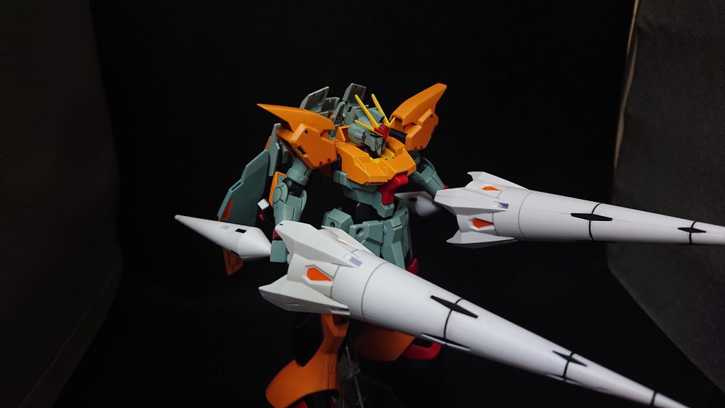 部分塗装にタミヤのエナメル塗料・オレンジ・フラットブラック・フラットレッドセンサー部分にはMr.カラー・メタリックグリーン