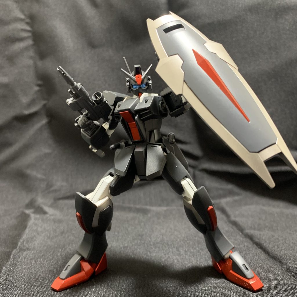 ダガーらしくショボそうな装備ももちろんシールドも使えるようにストライクのシールドとジョイントの共通化