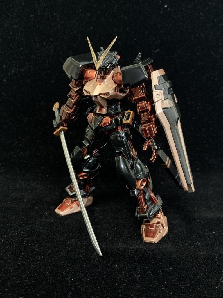 黒部分はクレオスのGXメタルブラックの上にスモークグレーを重ねて、2000番で水研ぎしてからクリアを拭いてを数回繰り返して仕上げてみました。