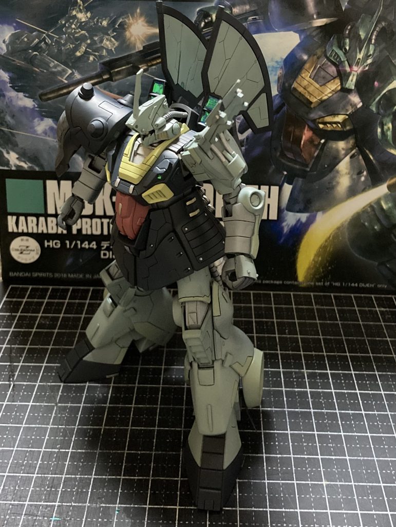 塗装は今回もホワイトに各カラーを混ぜました。配分は勘と目分量なんで同2体目の作成は無理でしょうね😭